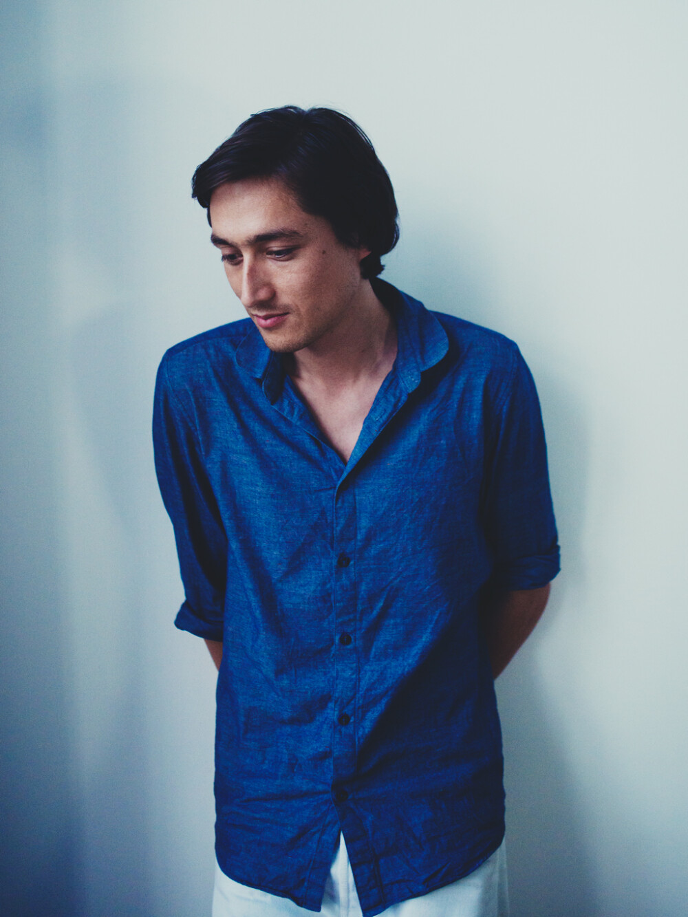 Daniel Lorch im Porträt – Berliner Industriedesigner und langjähriger Kooperationspartner von Faust, aufgenommen im Studio vor hellem Hintergrund.