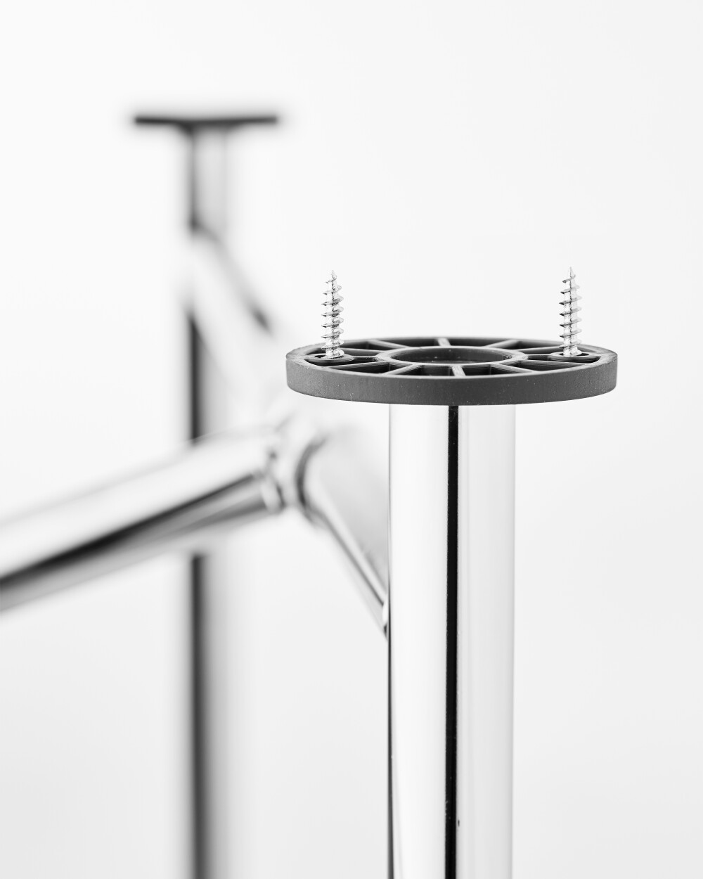 Mounting Plate for E2 table frame with black plastic head plate for screwing onto the E2 table frame.