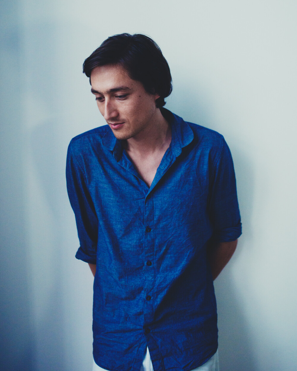 Daniel Lorch im Porträt – Berliner Industriedesigner und langjähriger Kooperationspartner von Faust, aufgenommen im Studio vor hellem Hintergrund.