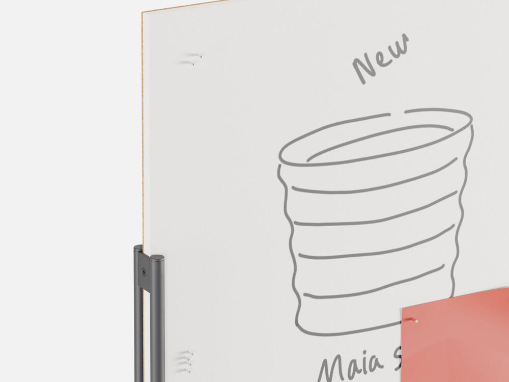 Detailansicht der WALL Pinnwand mit weißer Oberfläche, versehen mit einer Zeichnung eines Gefäßes und kleinen Magneten.